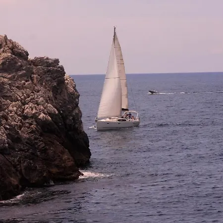 King - Beneteau Oceanis 40 Båthotell